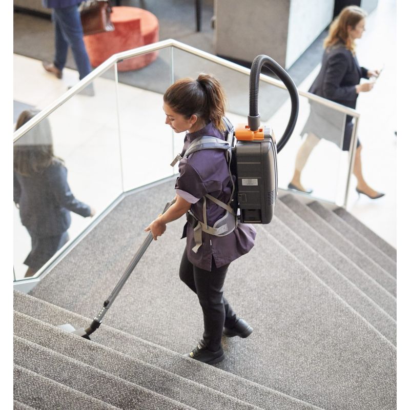 Aspirateur poussière dorsal à batterie 370 W AERO BP B Li-Ion Taski Aspirateur poussière dorsal à batterie 370 W AERO BP B Li-Ion Taski