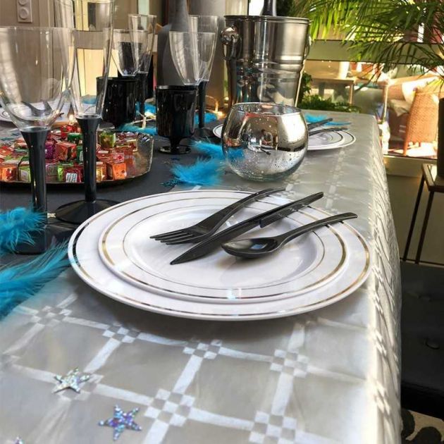 Rouleau nappe papier damassé 1,18 x 25 m Argenté sur table