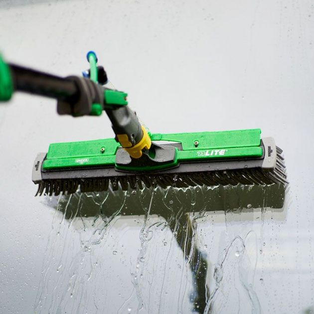 Brosse haute performance nLite non fleurée avec rampe de rinçage + swivel lock Brosse haute performance nLite non fleurée avec rampe de rinçage + swivel lock