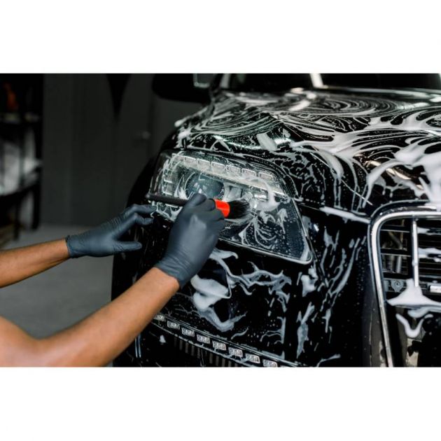 Pinceau pour nettoyer la voiture