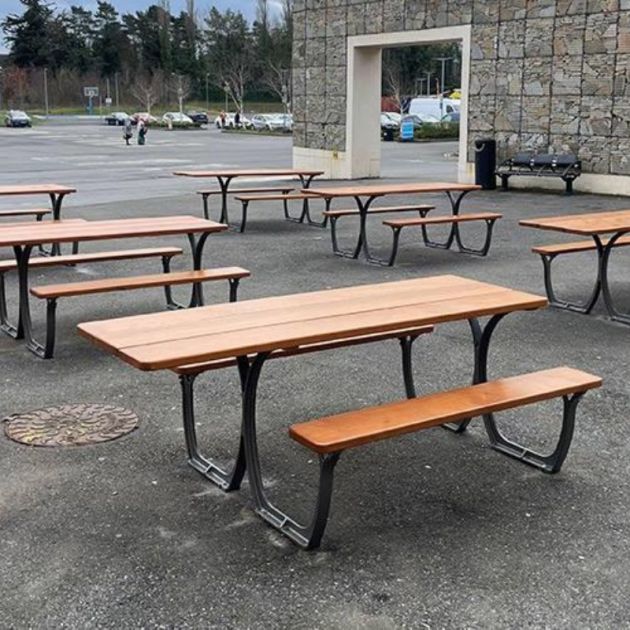 Table de pique-nique en bois lasuré chêne et acier