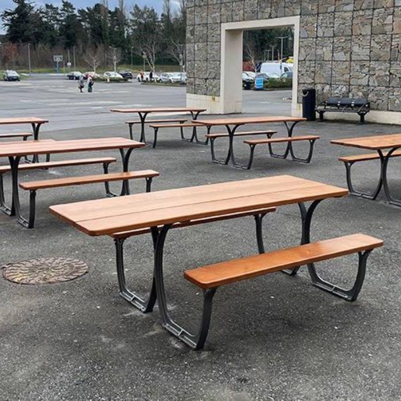 Table de pique-nique en bois lasuré chêne et acier