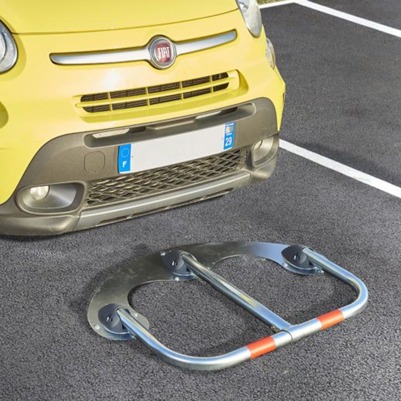 Barrière de parking 3 pieds « spécial macadam » pliée Barrière de parking 3 pieds « spécial macadam » pliée