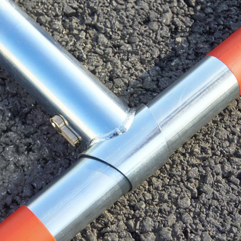 Barrière de parking 3 pieds « spécial macadam » jonction robuste Barrière de parking 3 pieds « spécial macadam » jonction robuste