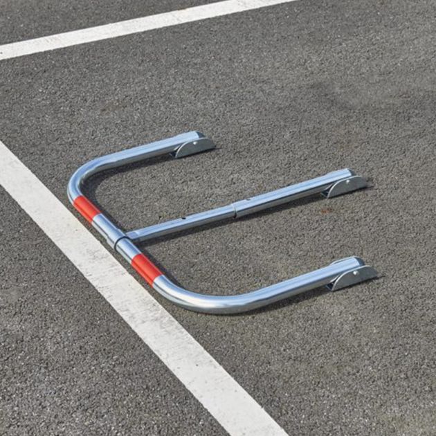 Barrière de parking 3 pieds rabattable "éco" pliée de coté Barrière de parking 3 pieds rabattable "éco" pliée de coté