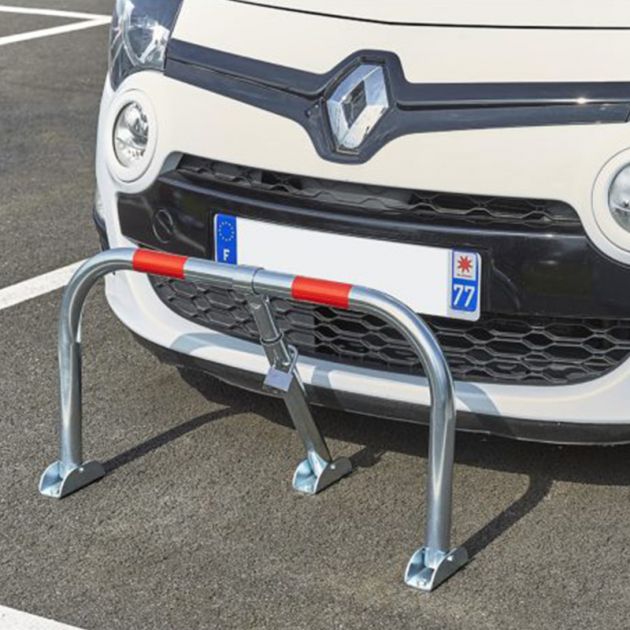 Barrière de parking 3 pieds rabattable "éco" dépliée Barrière de parking 3 pieds rabattable "éco" dépliée