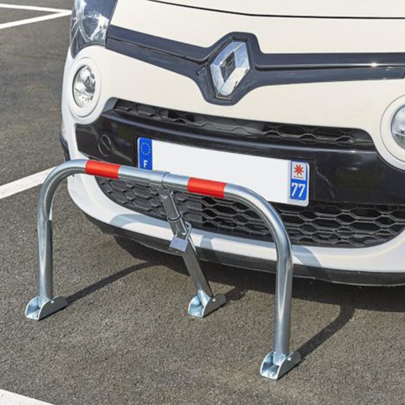 Barrière de parking 3 pieds rabattable "éco" dépliée Barrière de parking 3 pieds rabattable "éco" dépliée