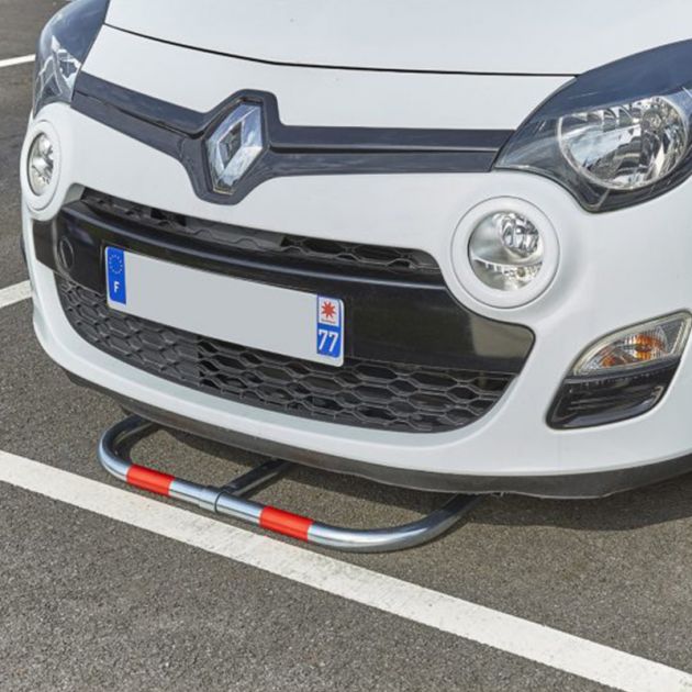 Barrière de parking 3 pieds rabattable "éco" pliée Barrière de parking 3 pieds rabattable "éco" pliée