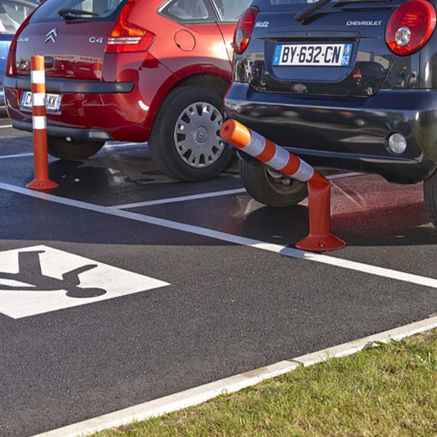Poteau de signalisation à fixer demi plié Poteau de signalisation à fixer demi plié