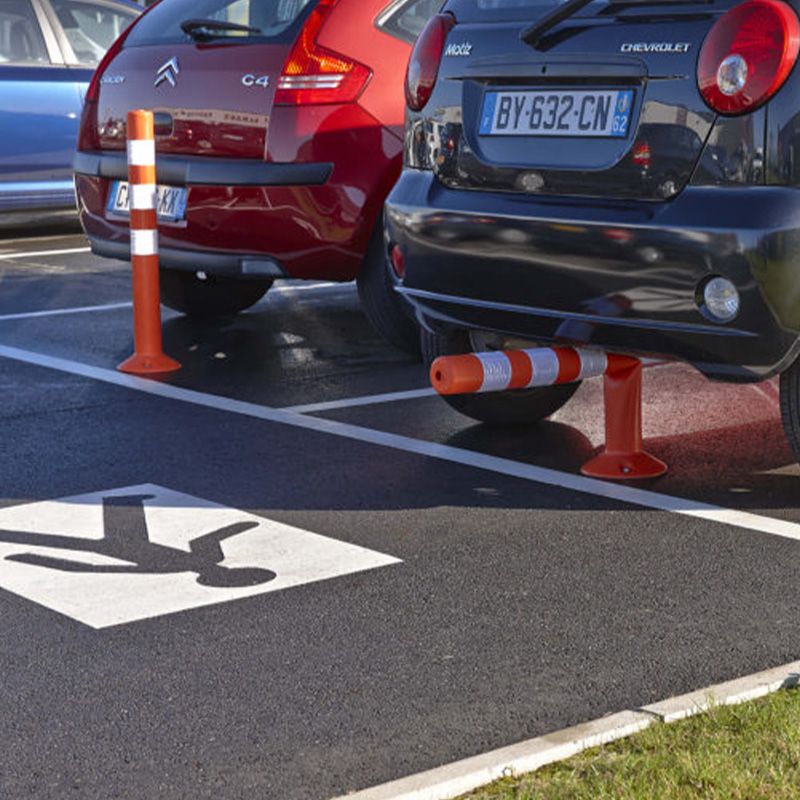 Poteau de signalisation à fixer plié Poteau de signalisation à fixer plié