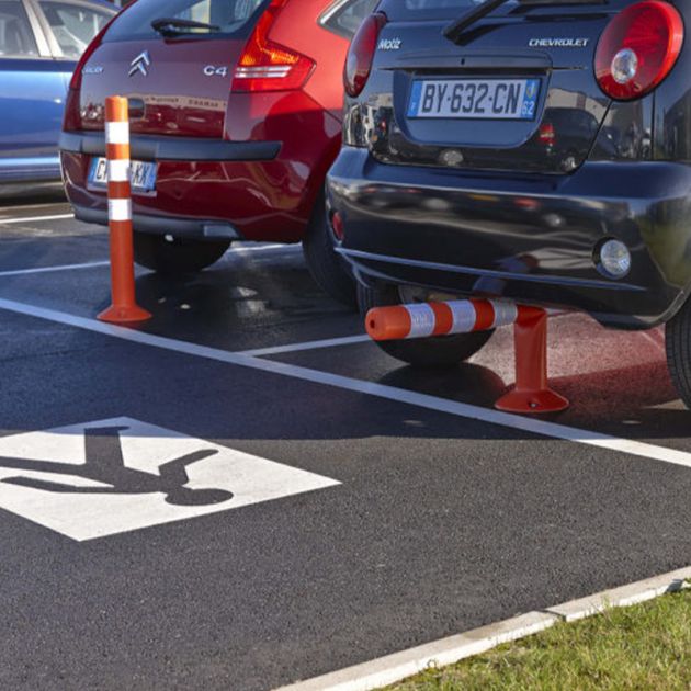 Poteau de signalisation à fixer "renforcé" plié Poteau de signalisation à fixer "renforcé" plié