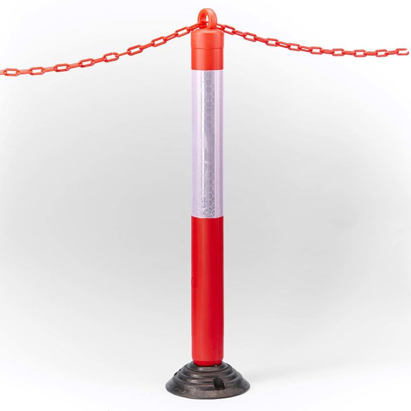 Poteau de signalisation sur base flexible avec anneau passe chaîne 120cm avec chaine Poteau de signalisation sur base flexible avec anneau passe chaîne 120cm avec chaine