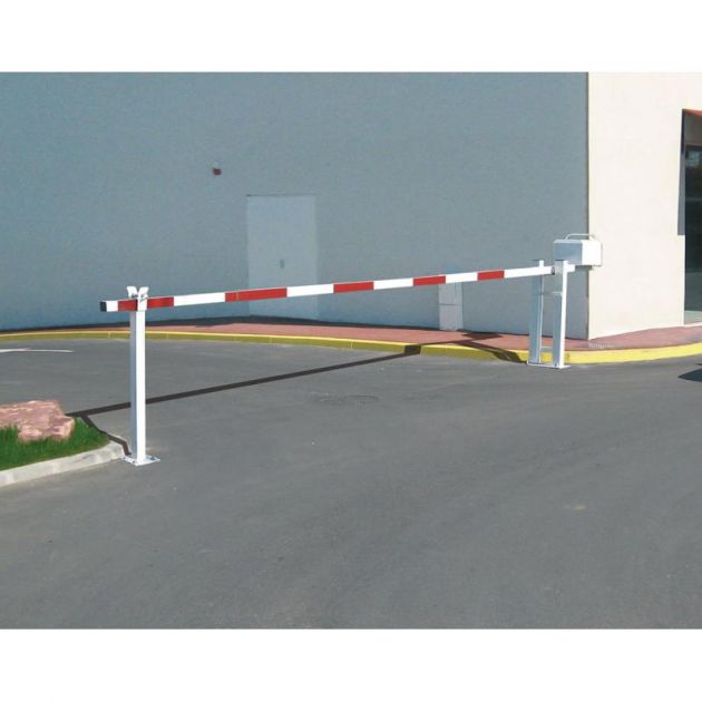 Barrière universelle lisse alu levante - avec goupille et cadenas Barrière universelle lisse alu levante - avec goupille et cadenas