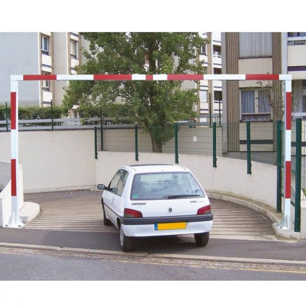 Portique de parking universel fixe réglable en largeur et hauteur Portique de parking universel fixe réglable en largeur et hauteur
