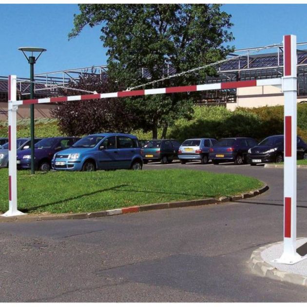 Portique universel fixe - avec tirant - hauteur réglable de 2,20 à 3,57 m Portique universel fixe - avec tirant - hauteur réglable de 2,20 à 3,57 m