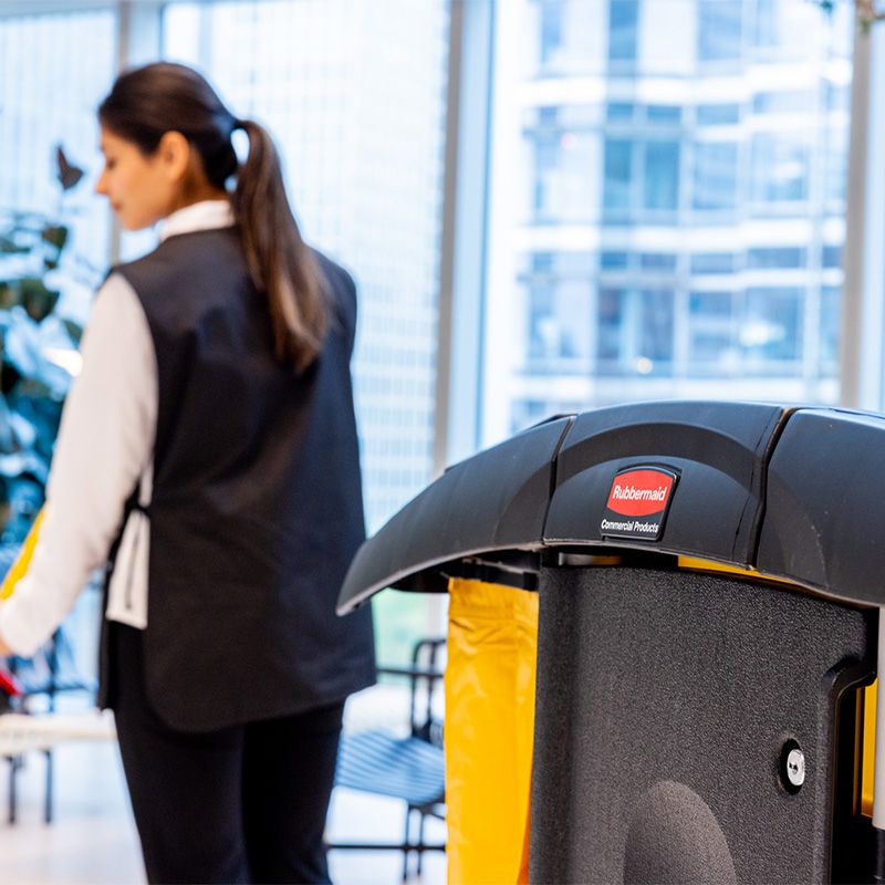 Chariot de ménage Hygen Rubbermaid femme de menage Chariot de ménage Hygen Rubbermaid femme de menage
