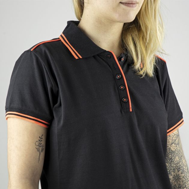 Polo manches courtes en maille piquée face mannequin