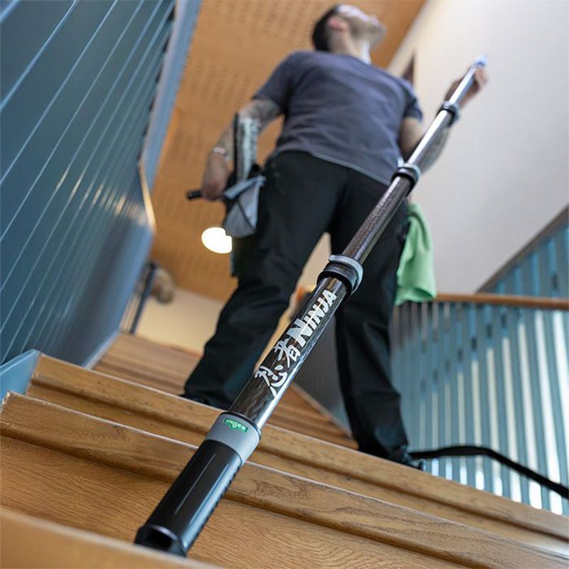 Perche télescopique laveur de vitres carbone NINJA escalier
