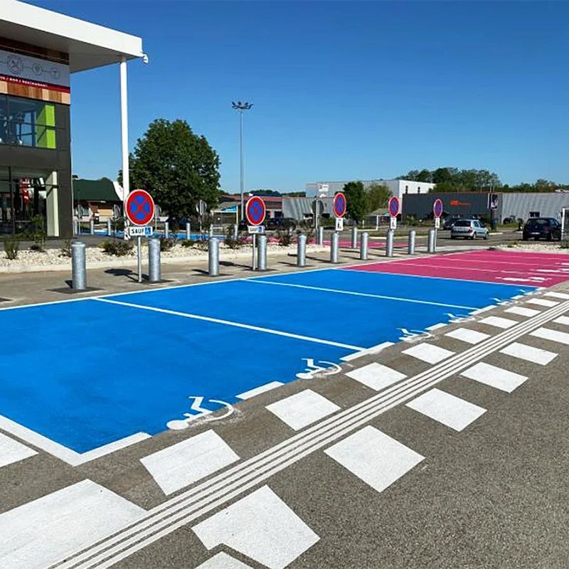 Peinture routière solvantée en couleur 7 kg places PMR