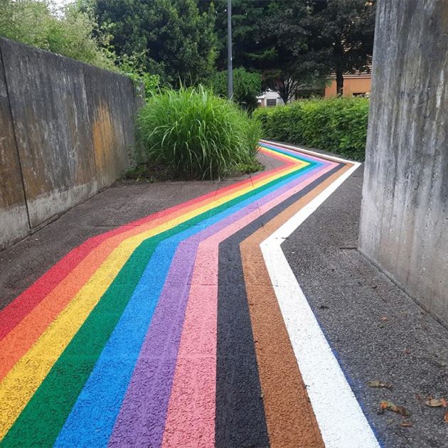 Peinture routière solvantée en couleur 7 kg bandes multicolores