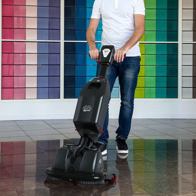 Autolaveuse compacte à batterie Numatic 244NX reception