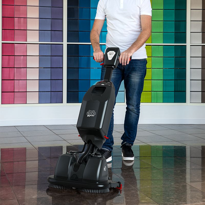 Autolaveuse compacte à batterie Numatic 244NX reception