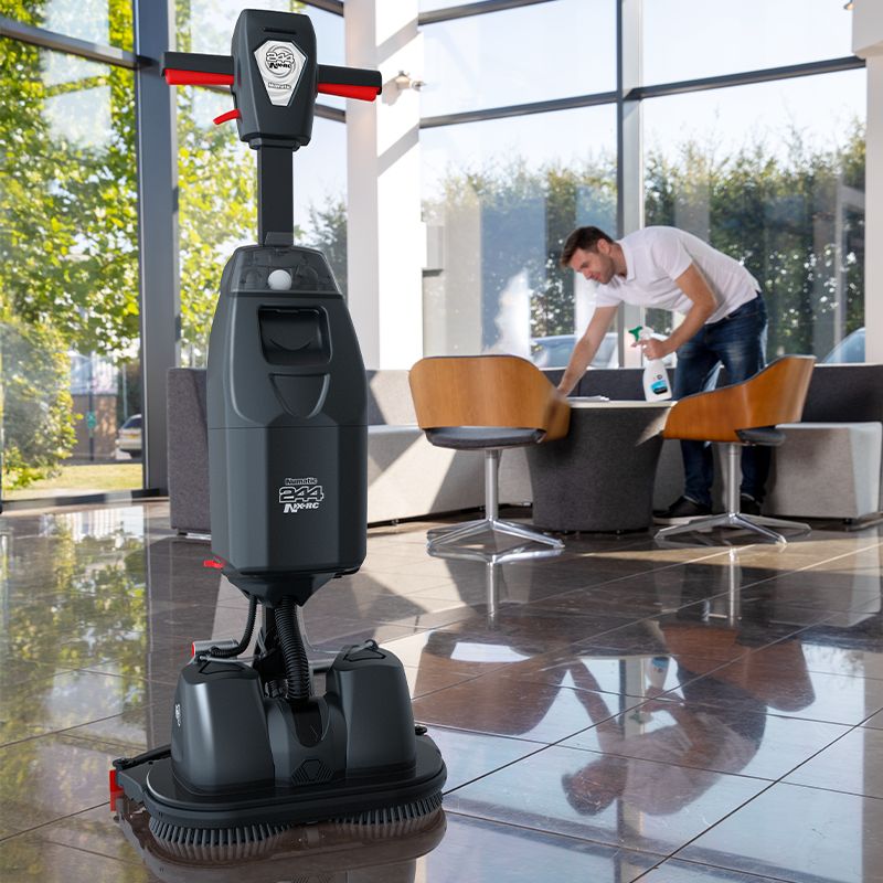 Autolaveuse compacte à batterie Numatic 244NX sols brillants