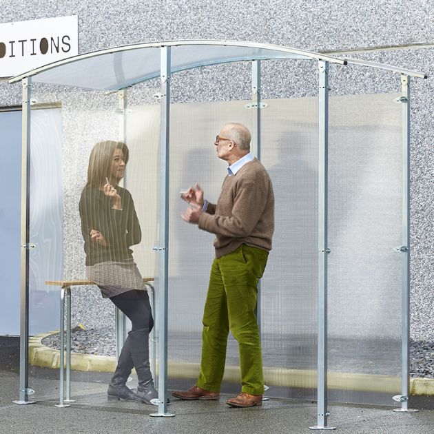 Abris fumeurs isolé + 1 banc version métal zingué 2 m² ambiance