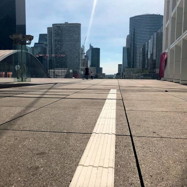 Bande de guidage extérieur adhésive en résine granuleuse 4 vernures beige photo