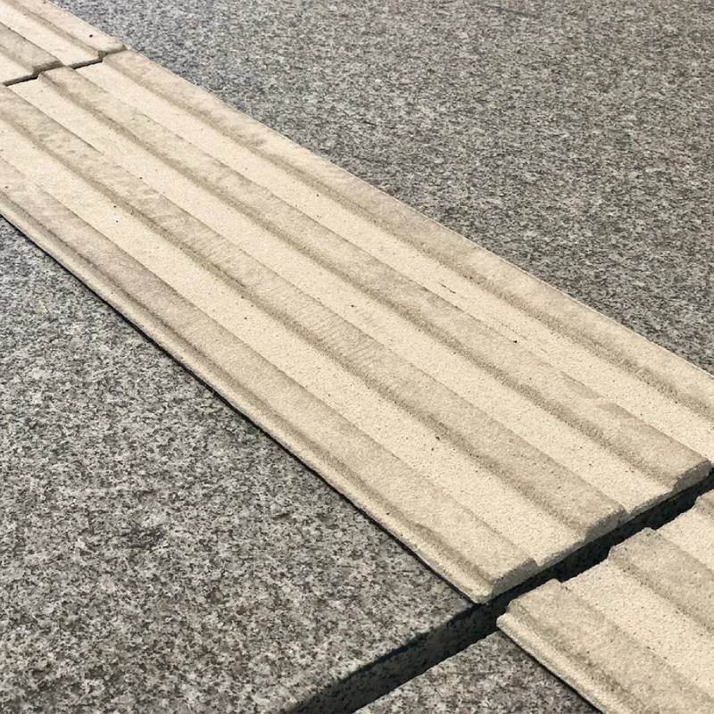 Bande de guidage extérieur à coller en résine granuleuse 4 nervures zoom 2