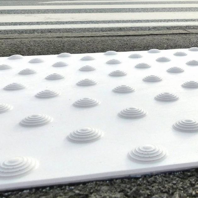 Bande podotactile extèrieure, résine méthacrylate, A coller