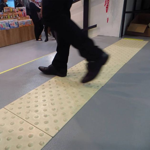 Bande podotactile adhésive intérieure, Résine polyuréthane