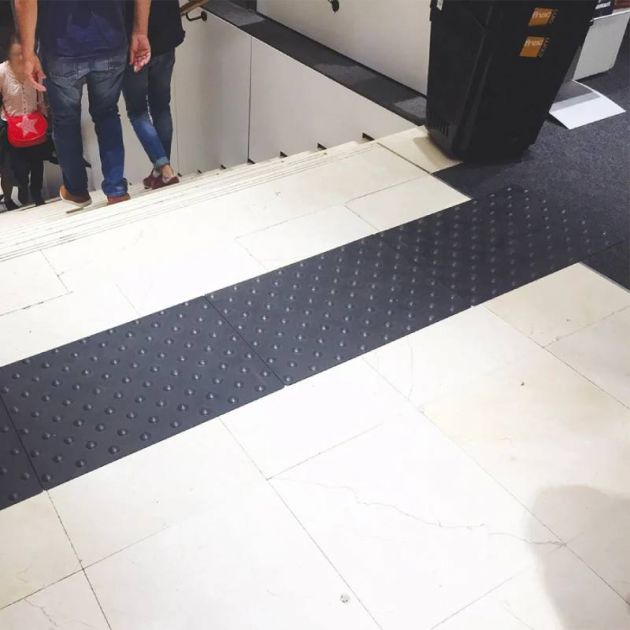 Bande podotactile adhésive intérieure, Résine polyuréthane