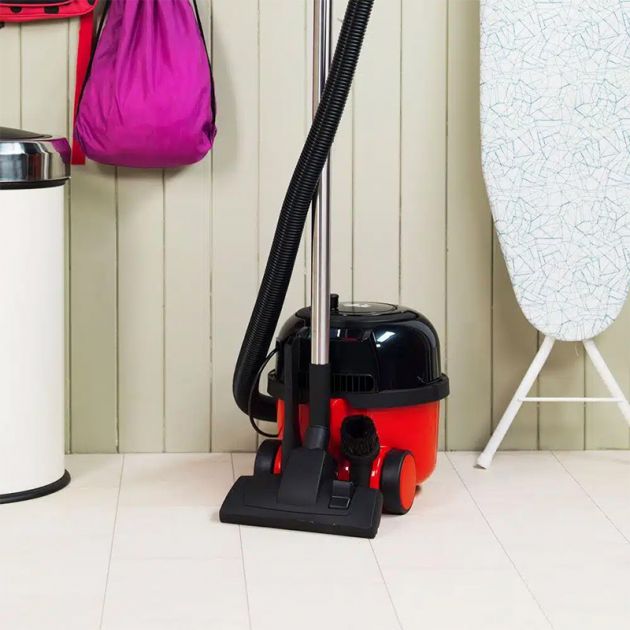 Numatic Henry HVR160 rouge ambiance dos