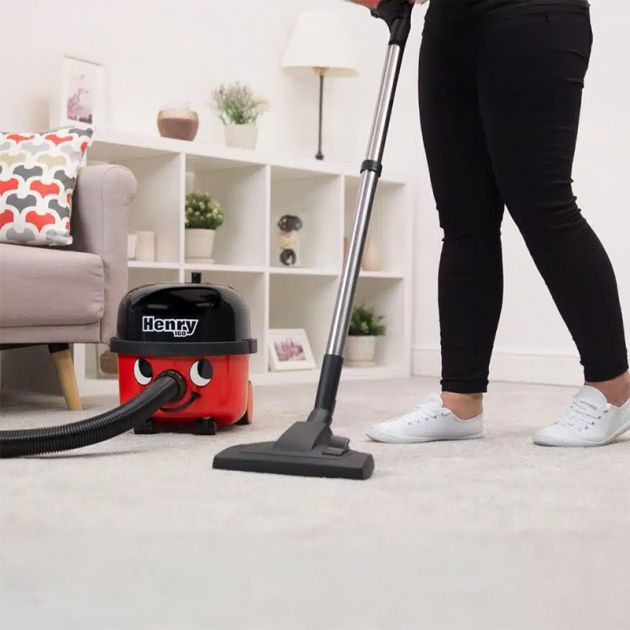 Numatic Henry HVR160 rouge ambiance