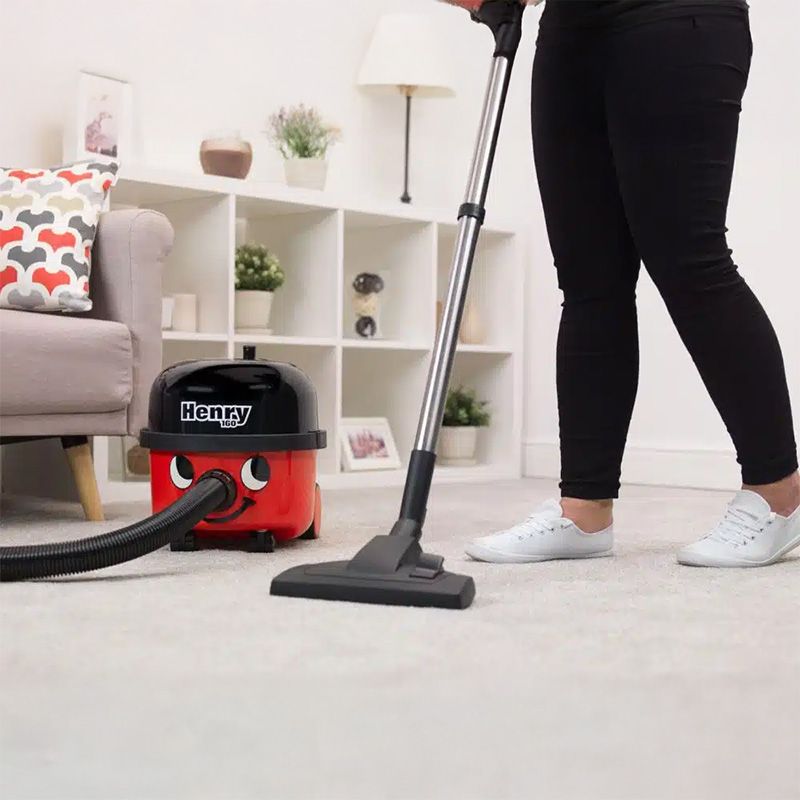 Numatic Henry HVR160 rouge ambiance