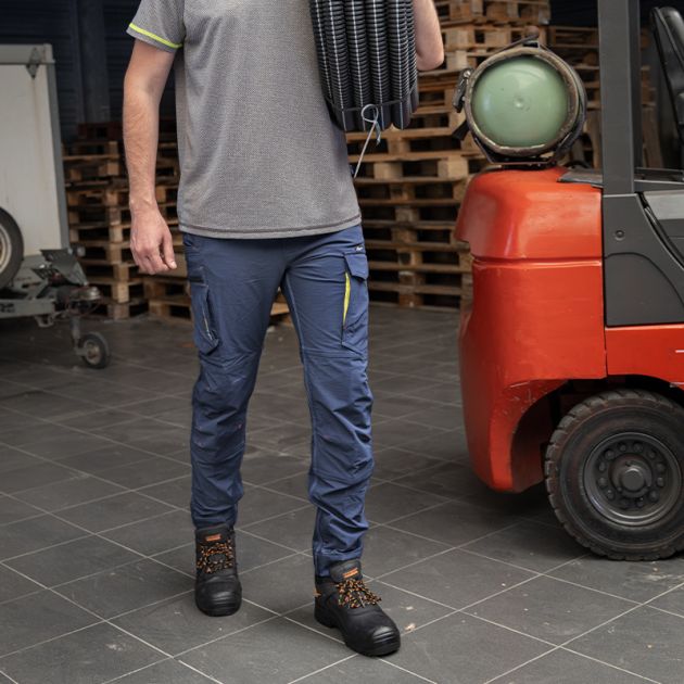Pantalon de travail cargo stretch ripstop bleu ambiance