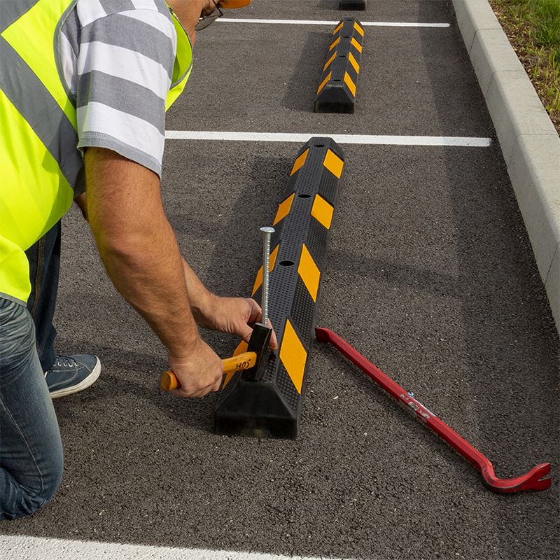Fixation pour butées de parking  situation