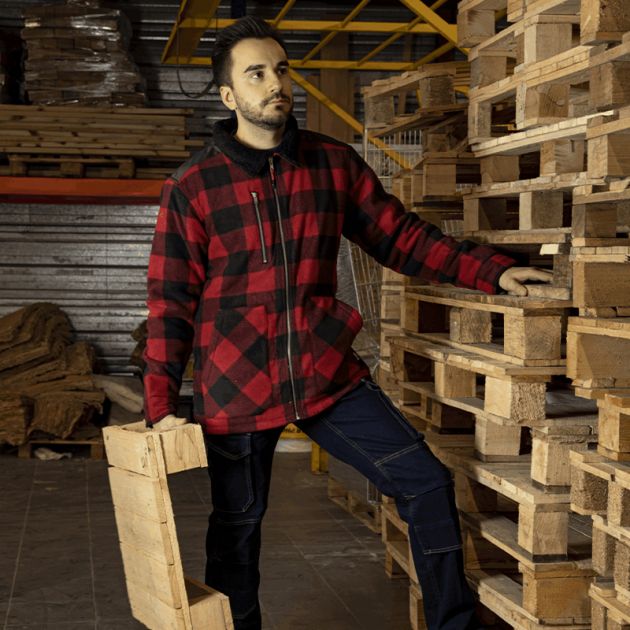 Chemise de travail matelassée à carreaux bicolore rouge ambiance