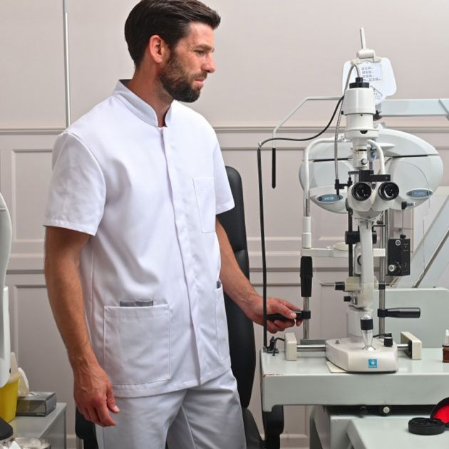 Tunique homme col officier blanc porté