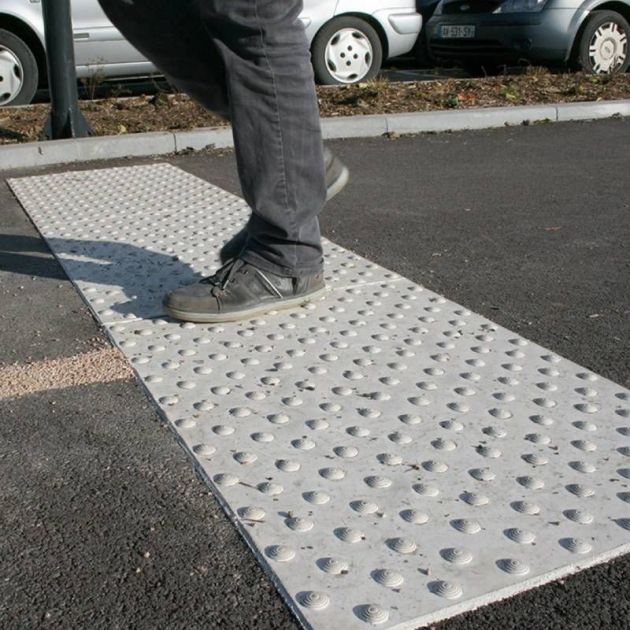 Bande podotactile extérieur à coller en résine 60 x 82 cm x 5 ambiance 10