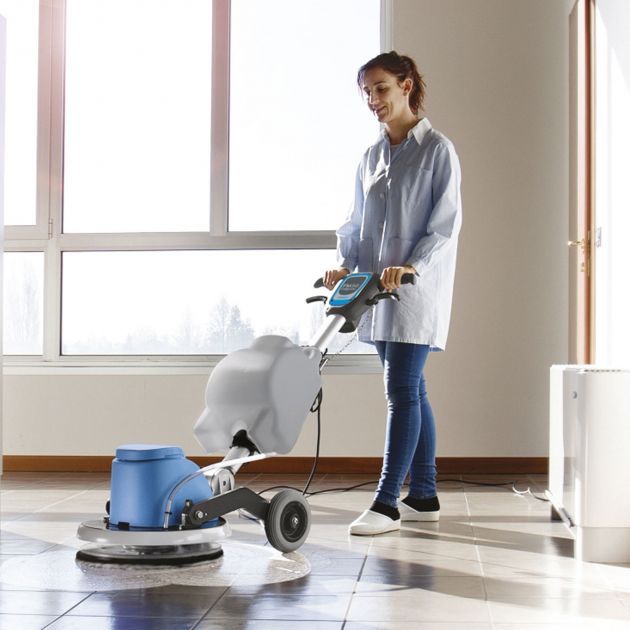 Monobrosse roto orbitale à câble FM 43 ORB en situation