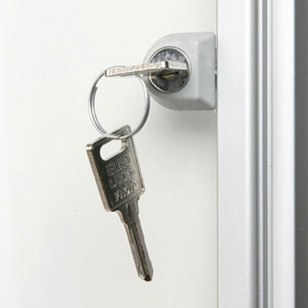 Vitrine d'affichage intérieur extra plate à porte battante plexiglas liège clés