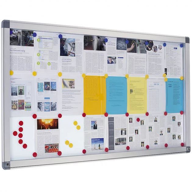 Vitrine d'affichage extérieur et intérieur ouverture à l'italienne en acier ambiance