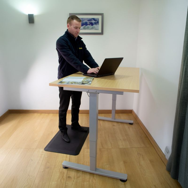 Tapis anti-fatigue pour employés de bureaux 16 mm en situation