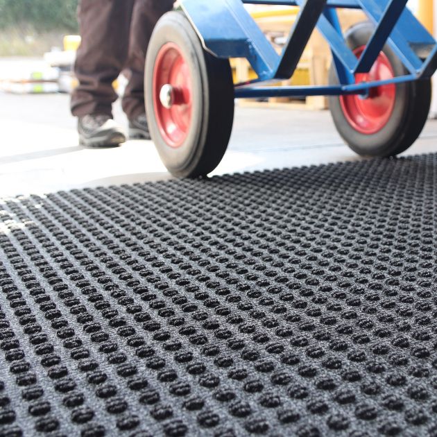 Tapis facilitant les déplacements de chariots élévateurs 10 mm deuxième utilisation