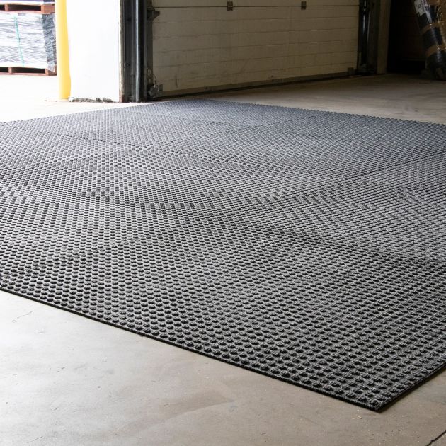 Tapis facilitant les déplacements de chariots élévateurs 10 mm en situation