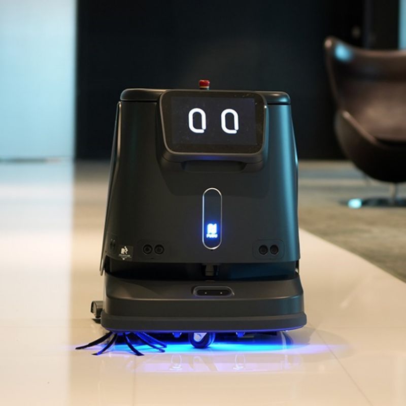 Robot laveur de sol professionnel PUDU CC1 face ambiance noir