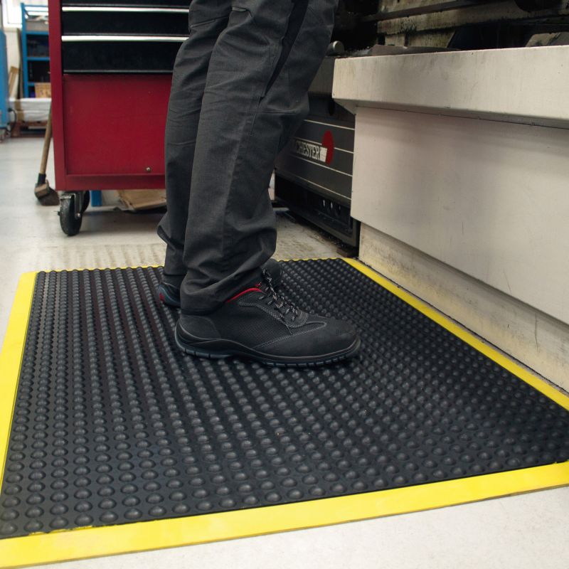 Tapis surface à bulle bord jaune 14 mm ambiance