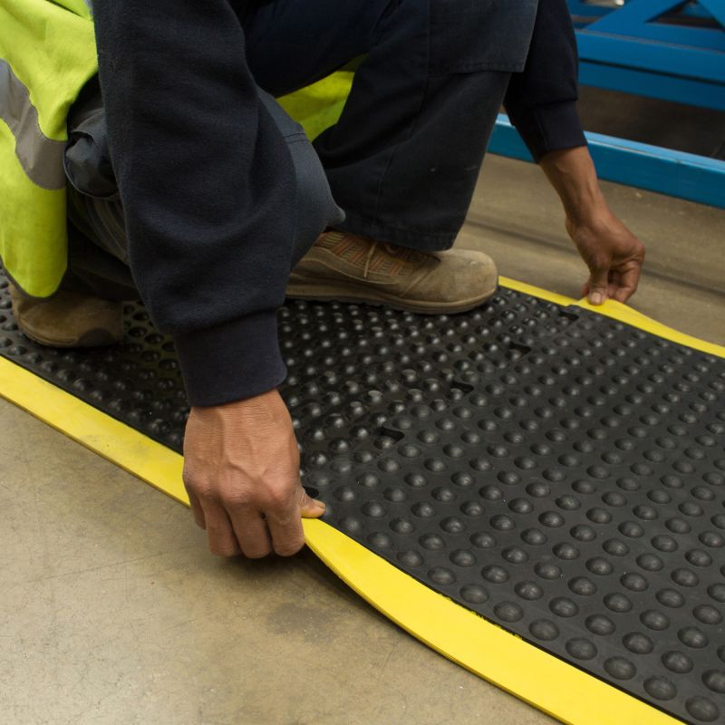 Dalle à bord jaune emboitable zoom